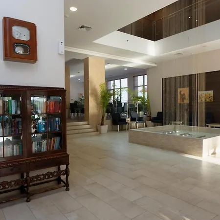 Slavey 4* Aranyhomok