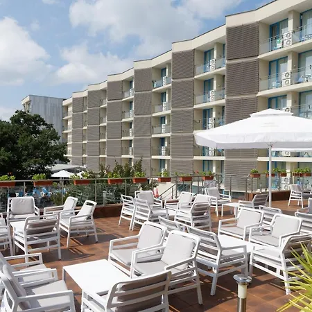 Slavey 4* Goudstrand