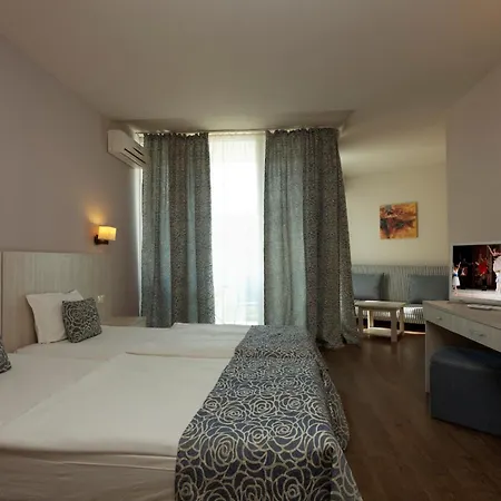 Slavey 4* Aranyhomok