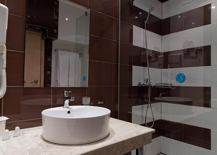 Slavey Hotel Golden Sands