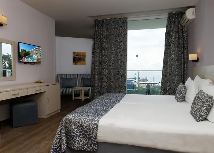 Slavey Hotel Golden Sands